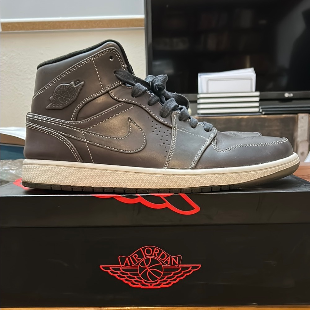 Jordan 1 Mid Nouveau wolf grey/black white